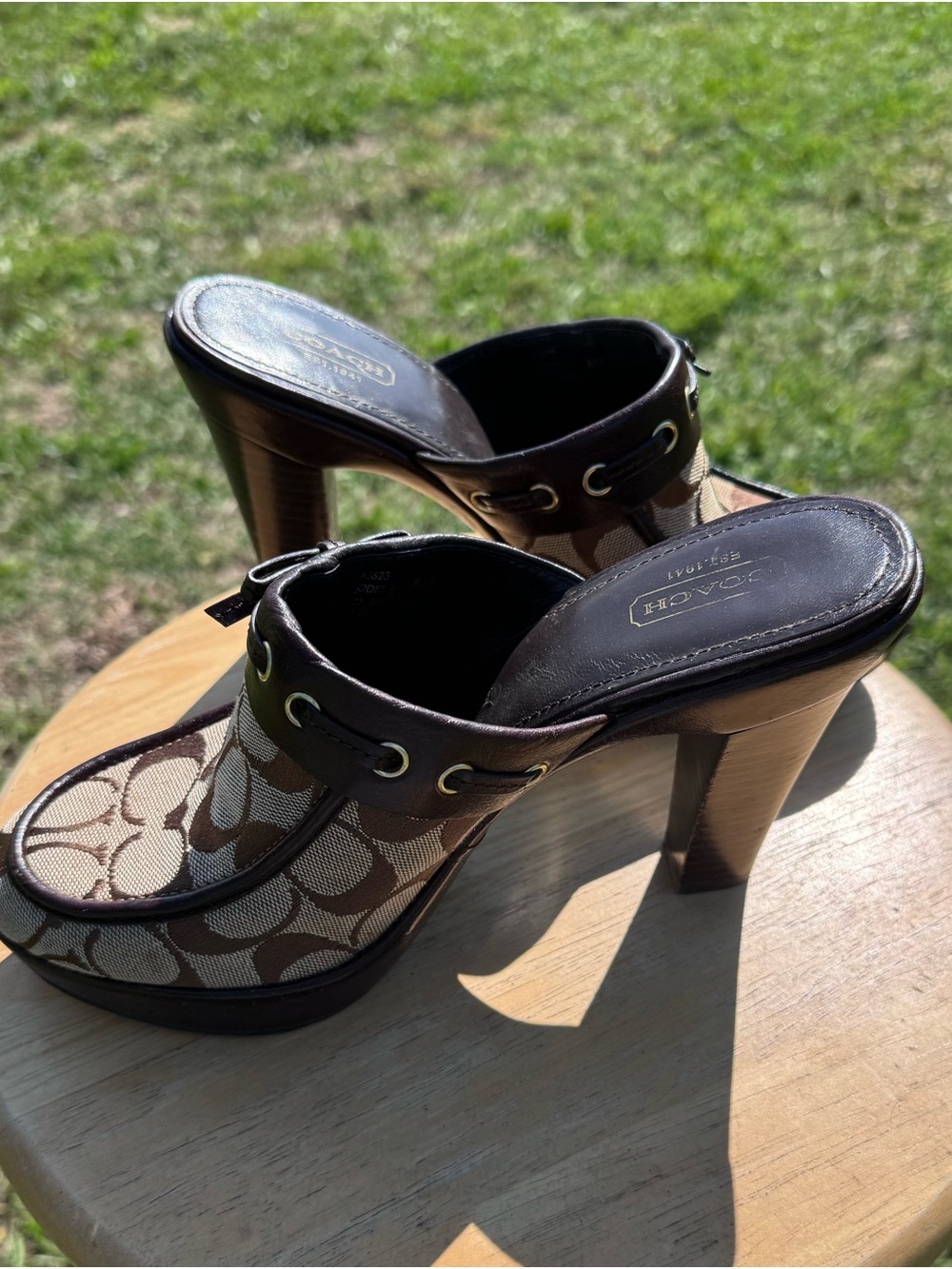 Ladies Coach Signature Canvas Brown Platform Mule Heels - Picture 7 of 10